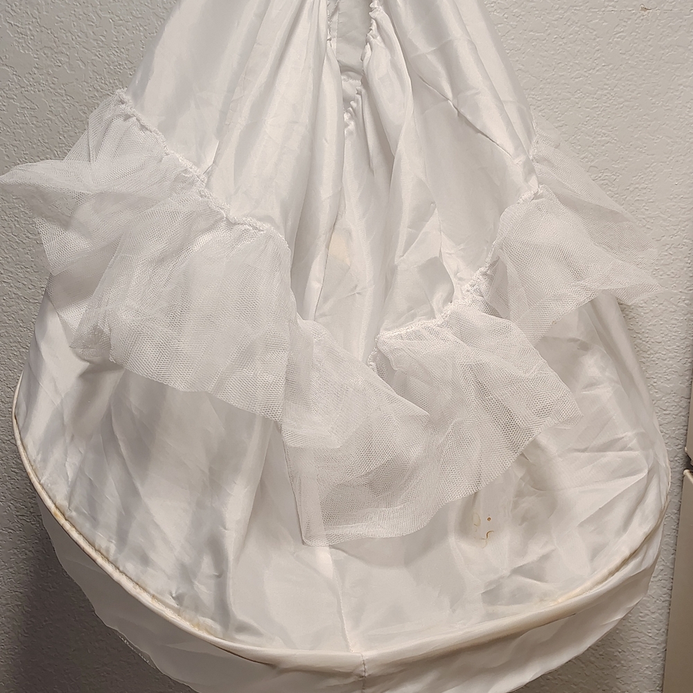 White Ruffled Canopy - Picture 2 of 2